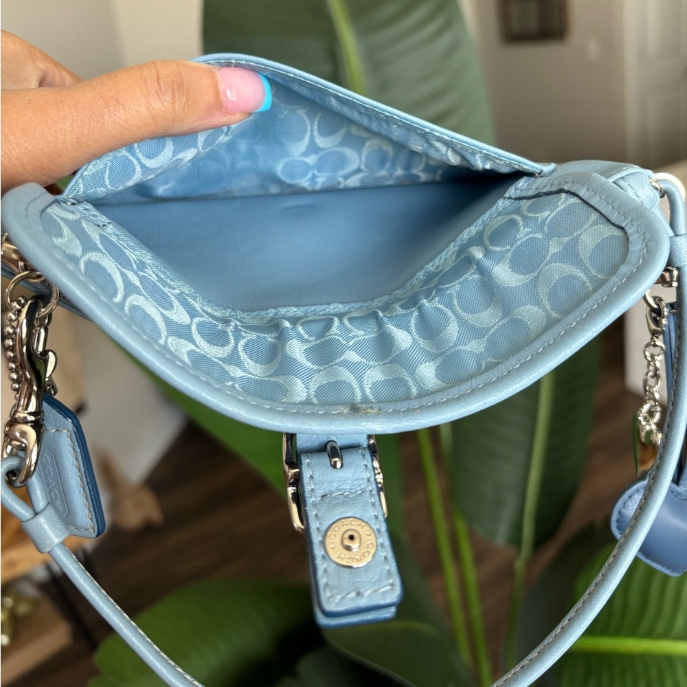 ❌❌SOLD❌❌🩵VTG COACH Hamptons Leather Lrg Skinny Wristlet🩵 - Picture 14 of 15